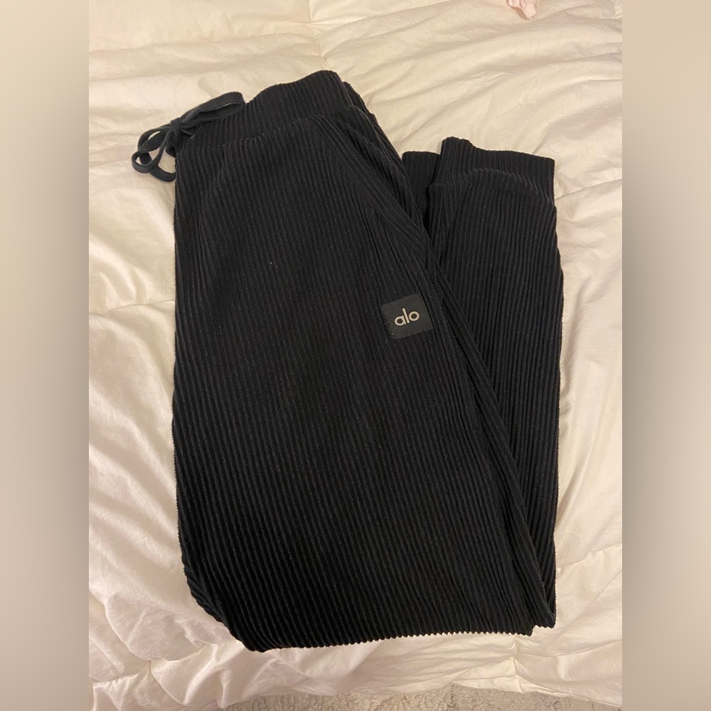 Women’s ALO joggers ribbed